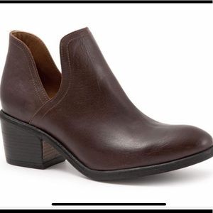 BUENO LEATHER BOOTS- Colour Brown Size: 37